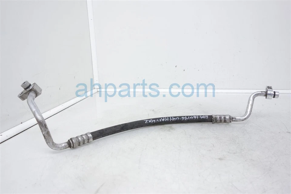 Manguera de descarga de aire acondicionado Nissan Titan 2004-2015 92490-7S000 Foto 4 de 4