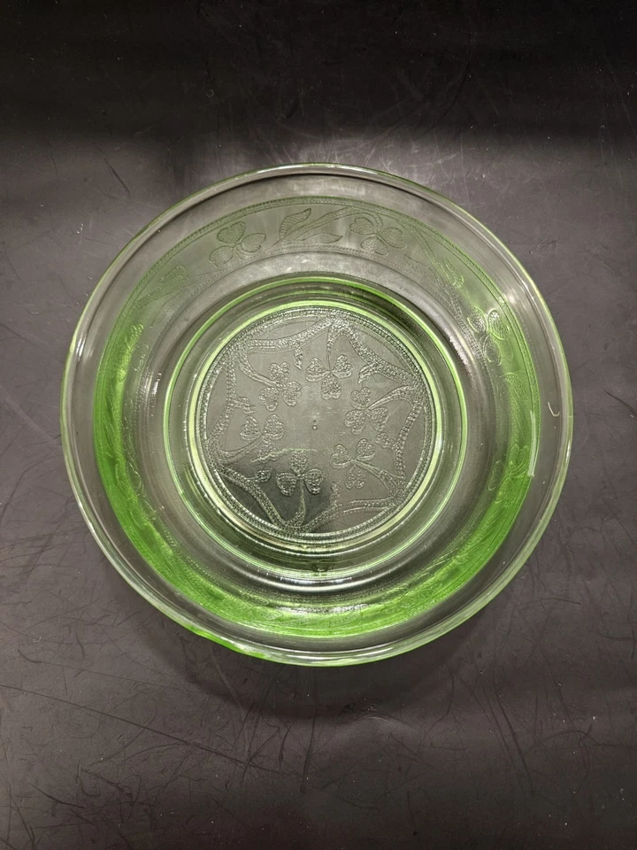 Rare Green Uranium Vaseline Hazel Atlas Cloverleaf Cereal Bowl 5" x 1 3/4" - Image 3 of 4