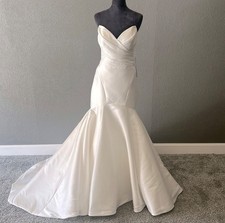 Enzoani mermaid wedding dress size 14 new with tags bridal shop sample