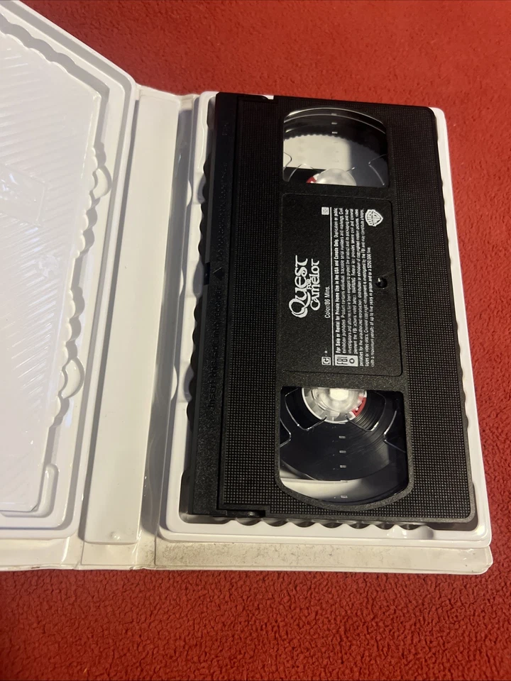 Quest For Camelot (VHS,Clamshell,1998) With Comic Book! - Image 2 of 4