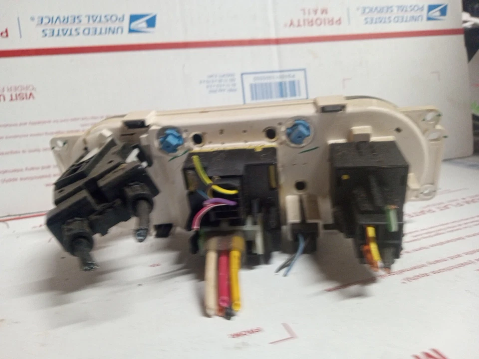 Used A/C Selector Switch fits: 2006 Ford Escape Front main control AC 2.3L VIN H - Image 3 of 4