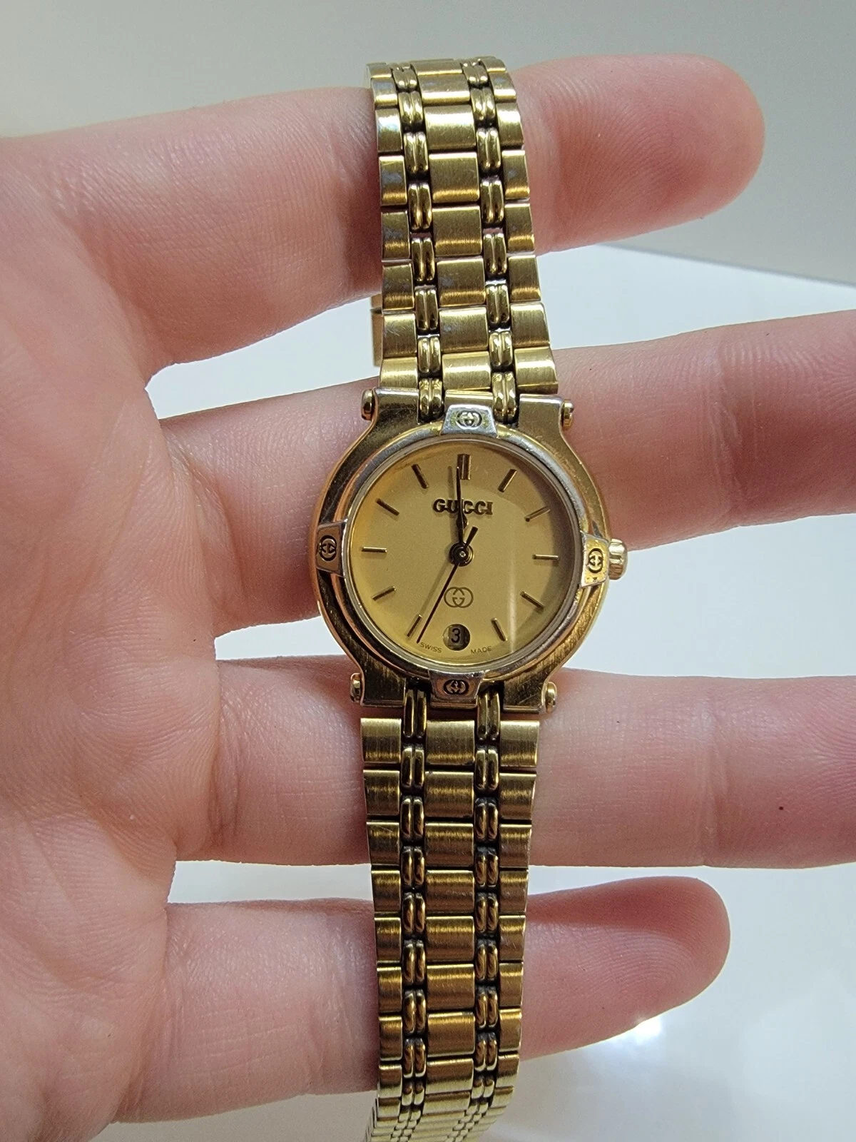 Montre vintage GUCCI 8200L plaqué or quartz taille moyenne boîtier 25 mm FONCTIONNE 6,5