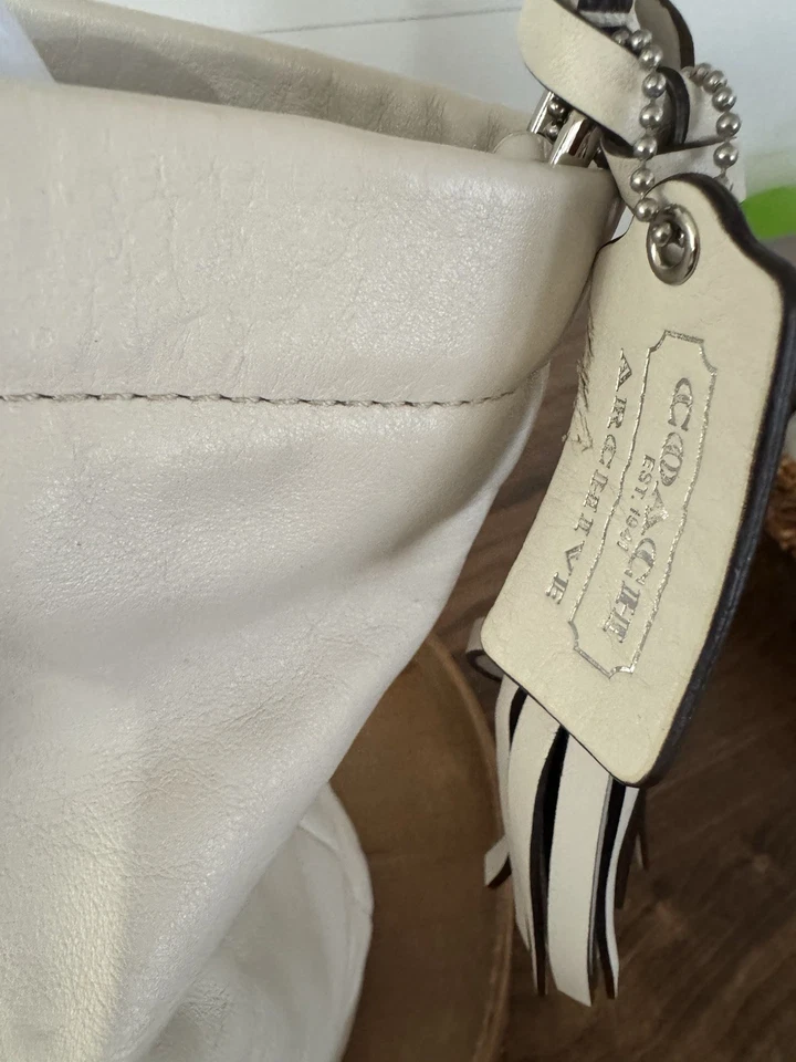 Bolso de hombro de diseñador Y2K Coach Legacy Archival 21193 de cuero blanco Foto 4 de 4