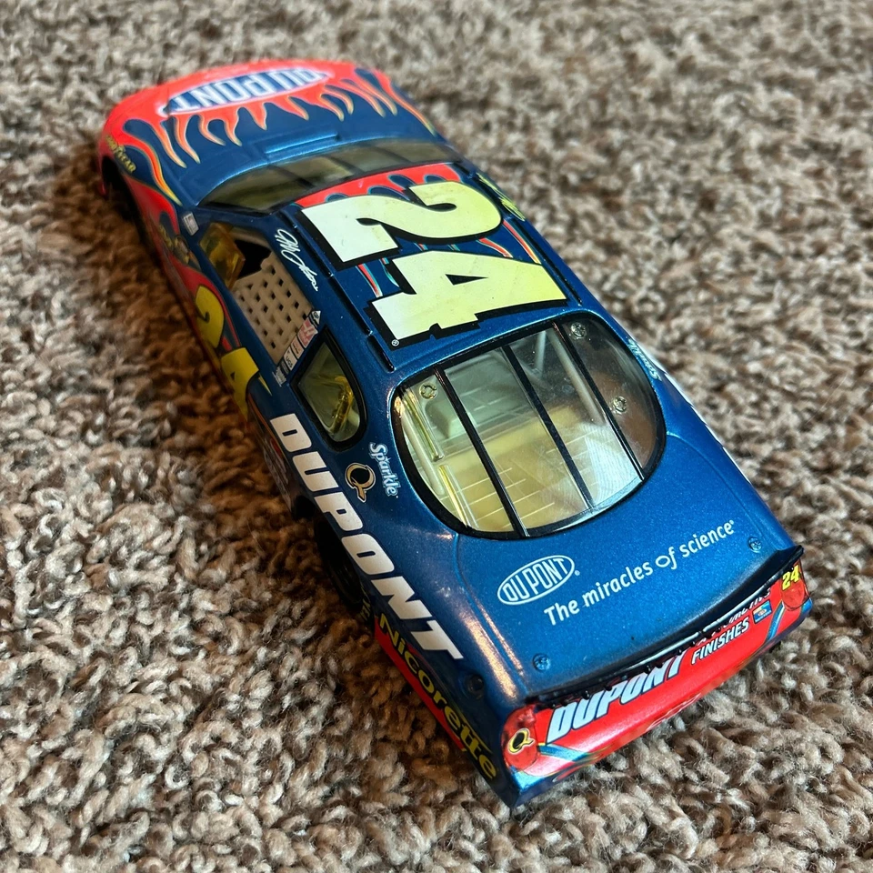 2006 Motorsports Authentics 1/24 Jeff Gordon DuPont California NASCAR - Image 4 of 4