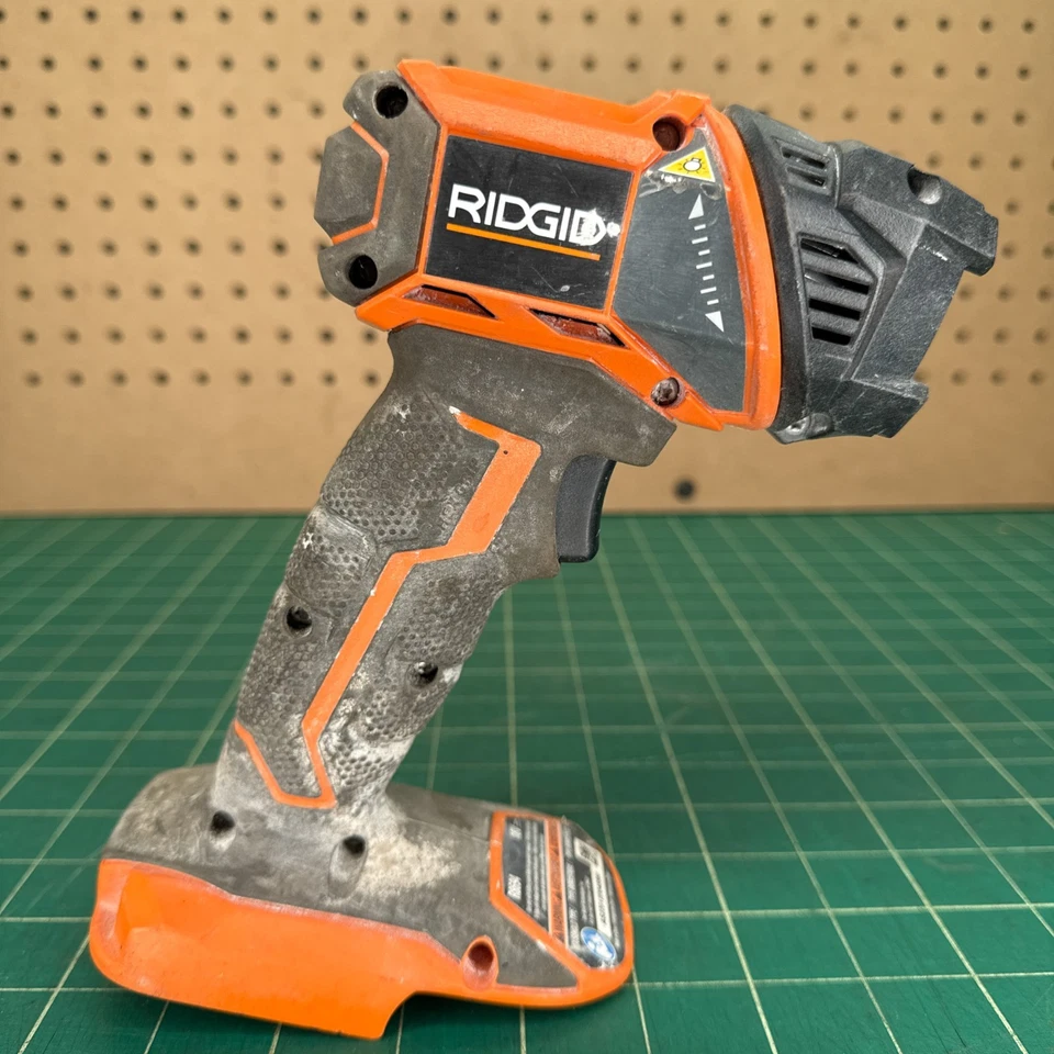 Luz antorcha inalámbrica RIDGID R8694 cabezal giratorio 330 lúmenes 18V **SOLO PARA REPUESTOS* Foto 3 de 4