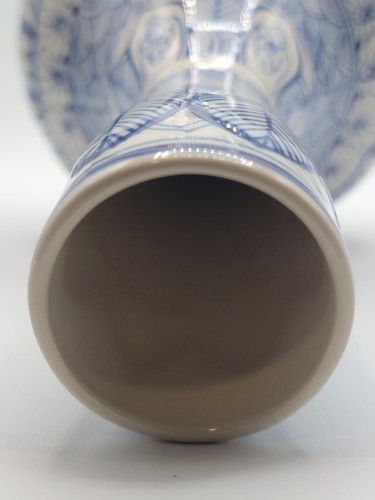 Pier 1 Imports Oriental Style Blue Pattern On White Large Ceramic Vase 10" Tall - Picture 9 of 12