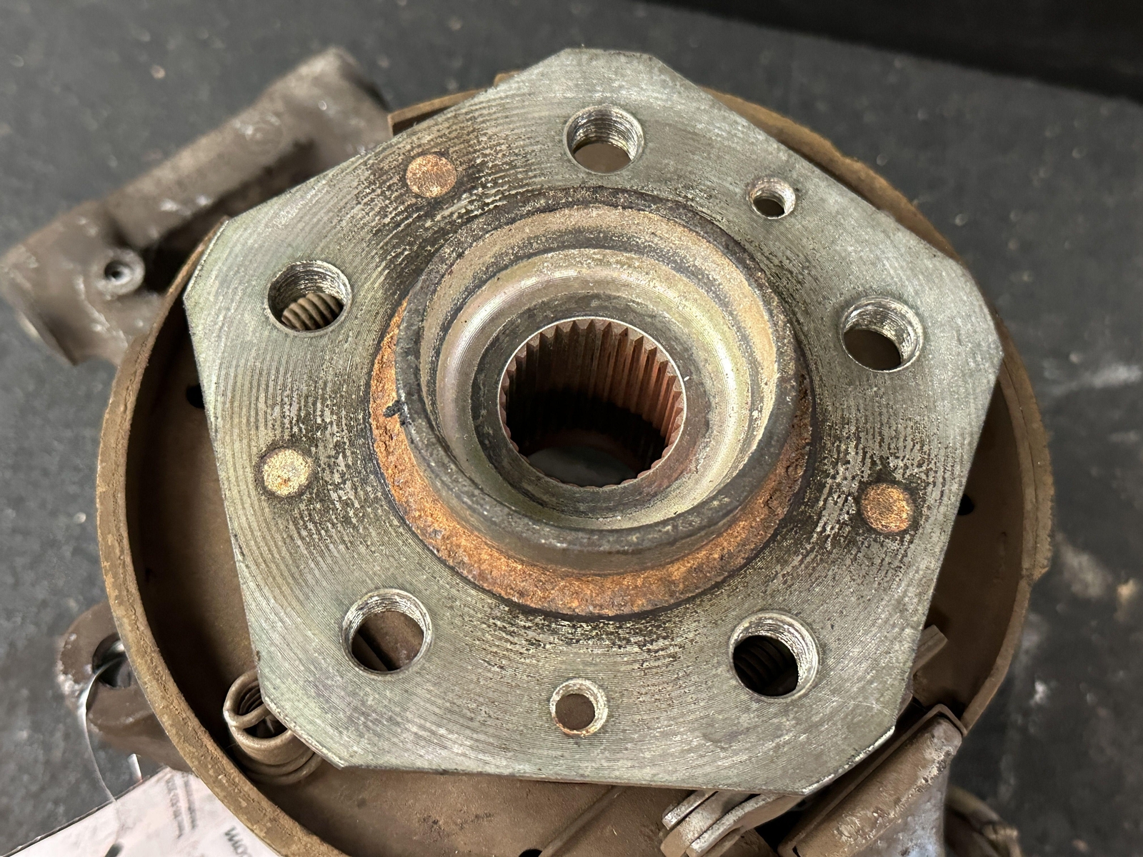 02-06 MASERATI SPYDER REAR DRIVER LEFT LH STUB AXLE KNUCKLE