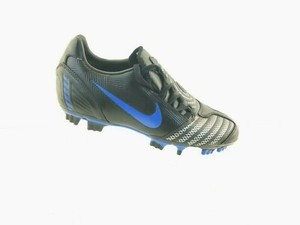 mens soccer cleats size 7.5