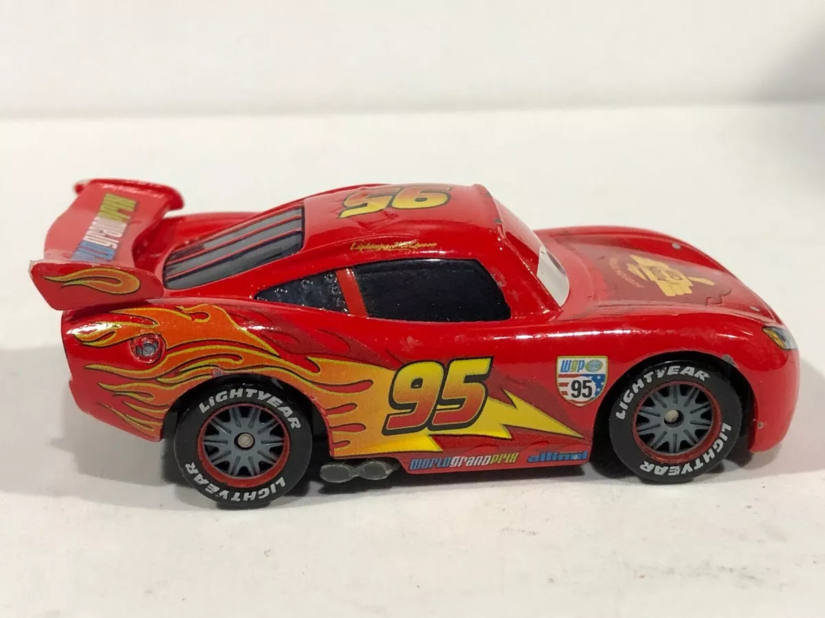 Disney Cars Toys Lightning McQueen with Piston Cup, Miniature, Collectible  Racecar Automobile Toys Based on Cars Movies, for Kids Age 3 and Older