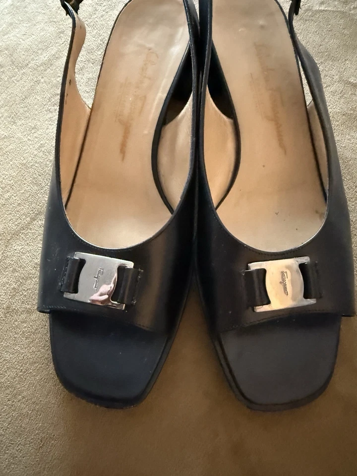 Salvatore Ferragamo Renata Cuero Slingback Bomba Punta Abierta Tacón Bajo Bloque 8.5B Foto 4 de 4