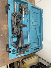 ⚒️Makita HM1307CB 35 lb Corded Electric Demolition Hammer Tested w/ Case & Bit⚒️