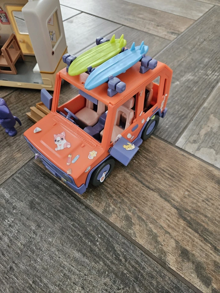 Bluey Family Cruiser & Campervan Playset With Three Figurines - Image 3 of 4