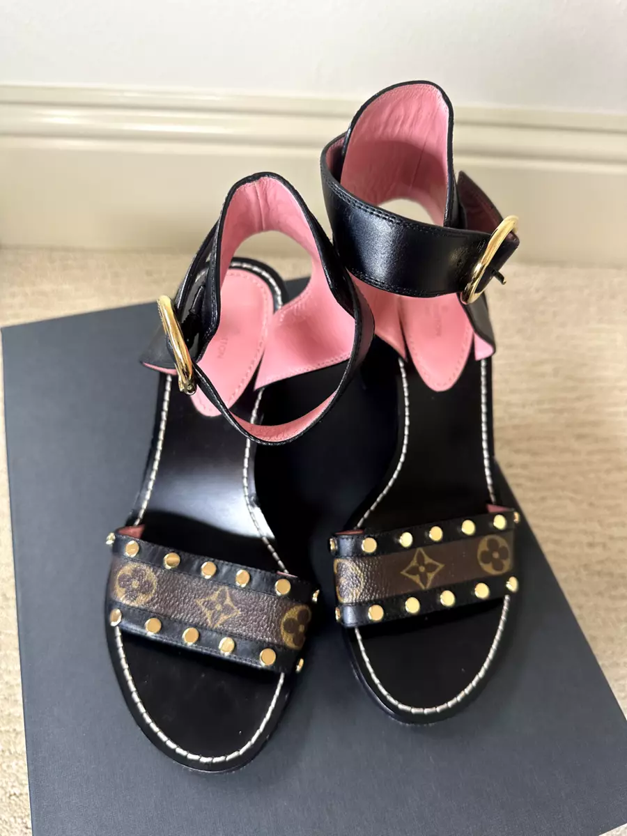 Louis Vuitton Flats Sandals