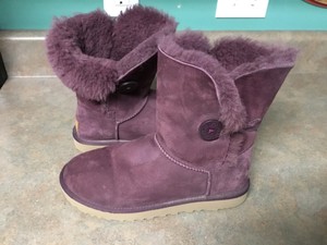 purple bailey button uggs