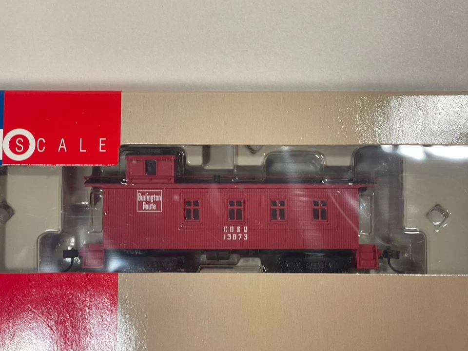 Walthers HO 30 Foot 4 Window Caboose CB&Q Style  Burlington Route Red 2 Pack NIB - Image 4 of 4
