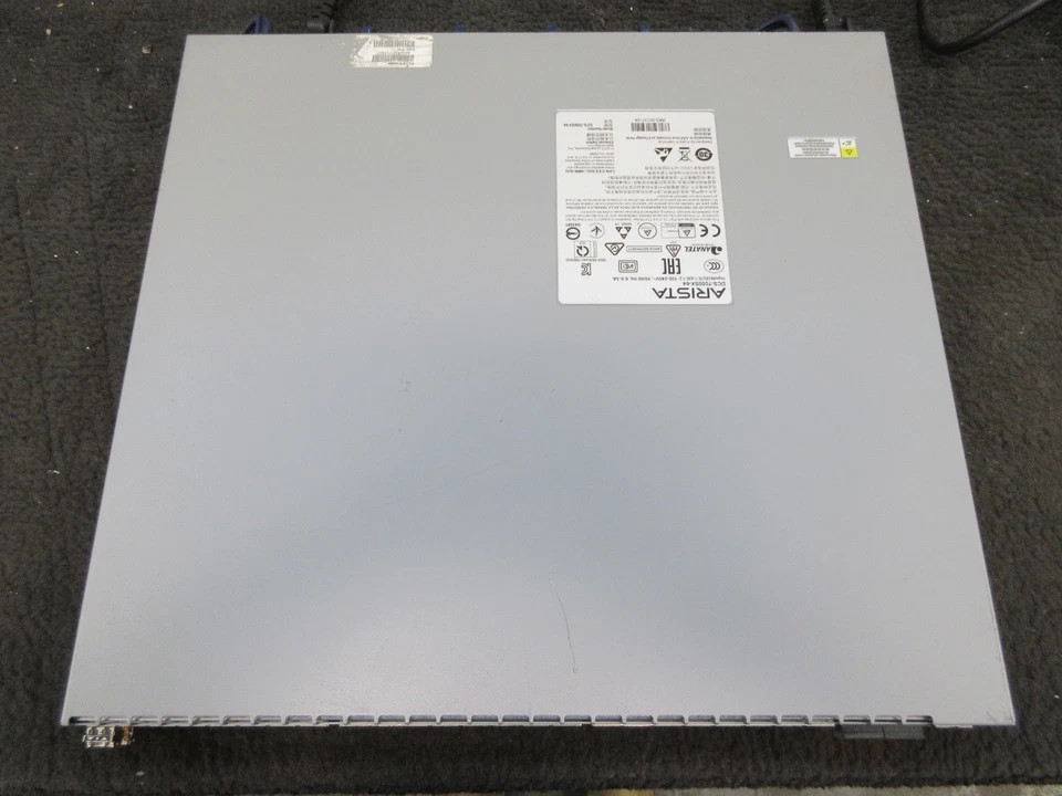 Conmutador de centro de datos Arista DCS-7050SX-64 48x 1/10 Gb, 4 puertos 40 Gb Foto 4 de 4