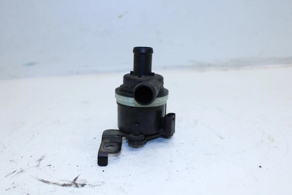 Bomba de agua auxiliar de refrigeración refrigerante radiador GMC Terrain Denali 18-24 23463177 Foto 2 de 4