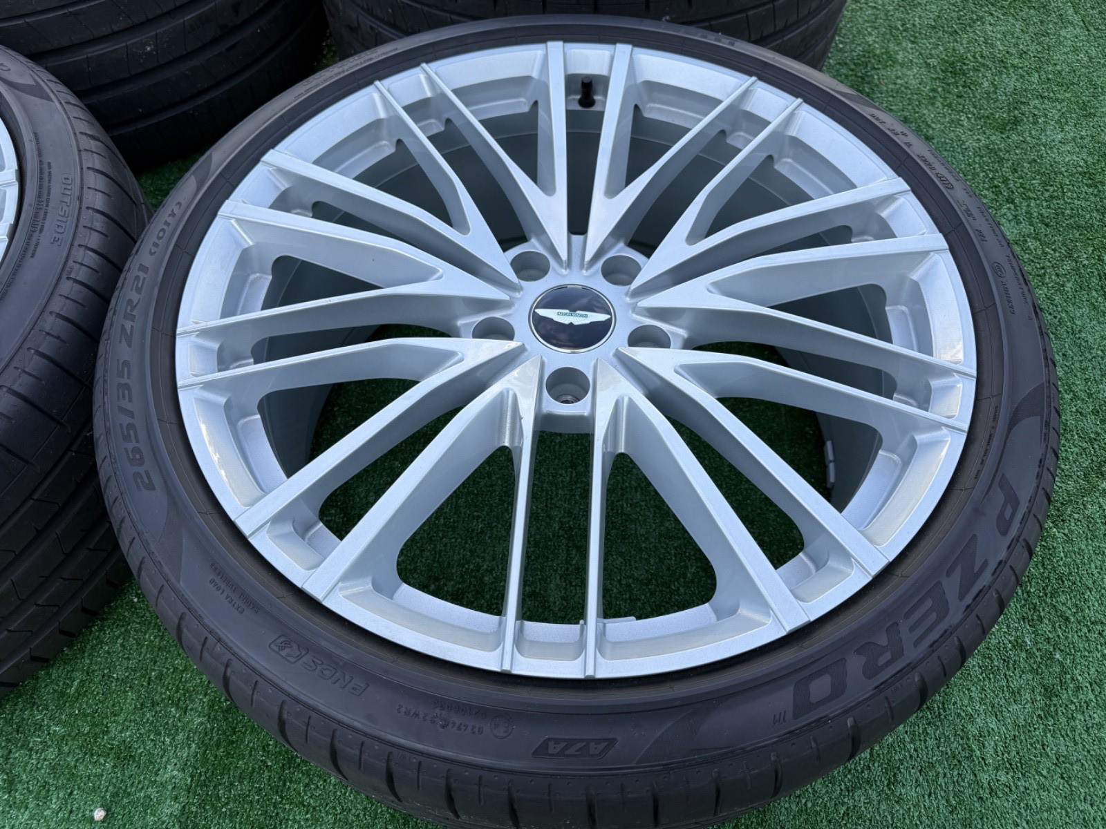 Set Aston Martin DBS Wheels Forged 21 inch OEM MINT