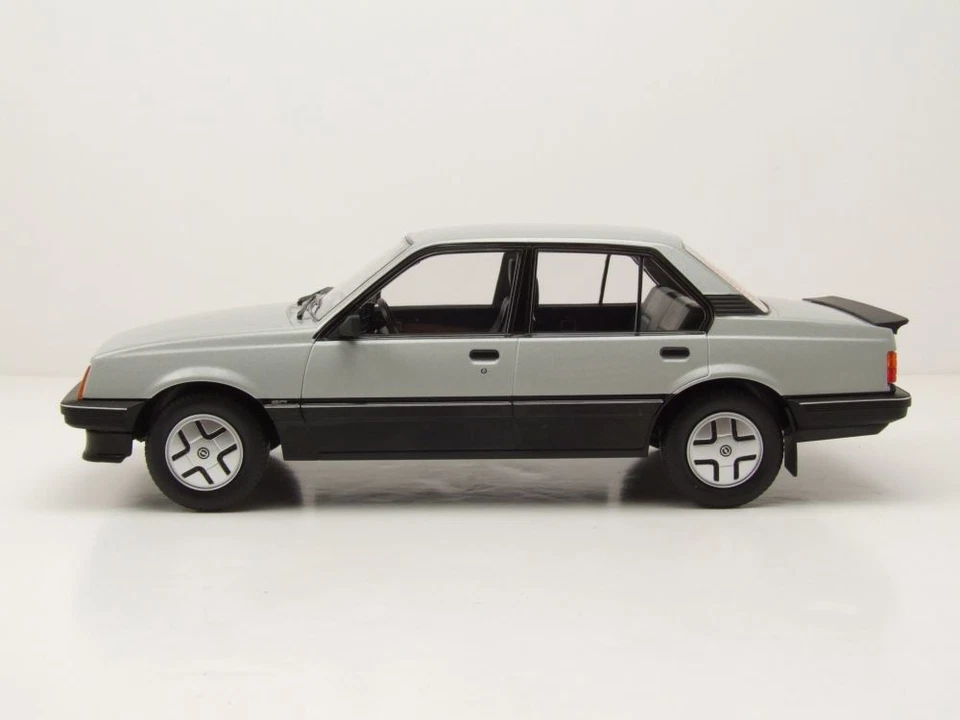 Opel Ascona C SR 1981 silber Modellauto 1:18 MCG - Bild 3 von 4