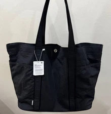 Lululemon Daily Tote Bag – Black Multi –Stylish Pocket Gym & Yoga Carry Bag –NWT