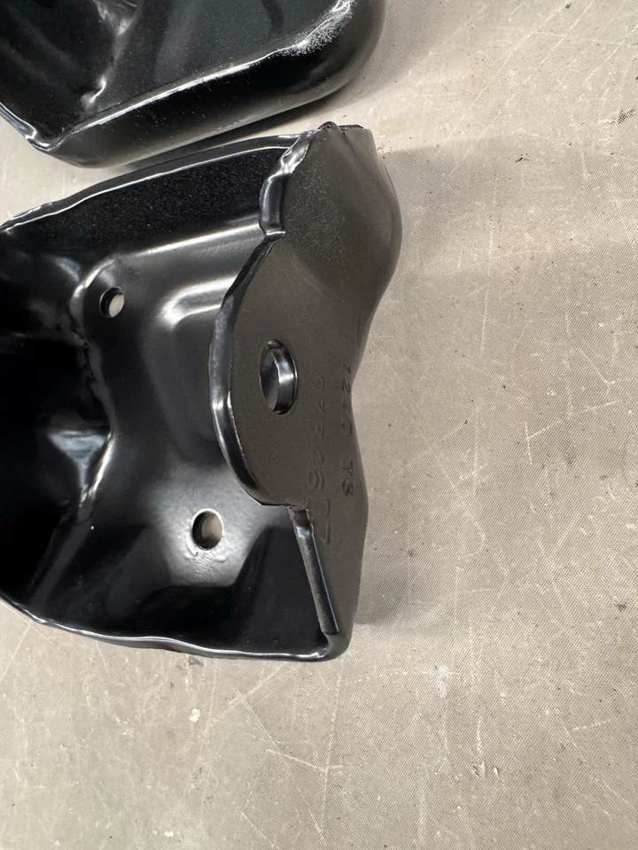 Camión Chevy K5 Blazer 1973-1987 GMC Jimmy Sierra cuadro cubierta soportes de motor V8 Foto 2 de 4