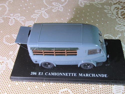 211Z IXO 48 China Renault 206 E1 Merchant Van 1946 Gray 1:43 + Base - Picture 3 of 8