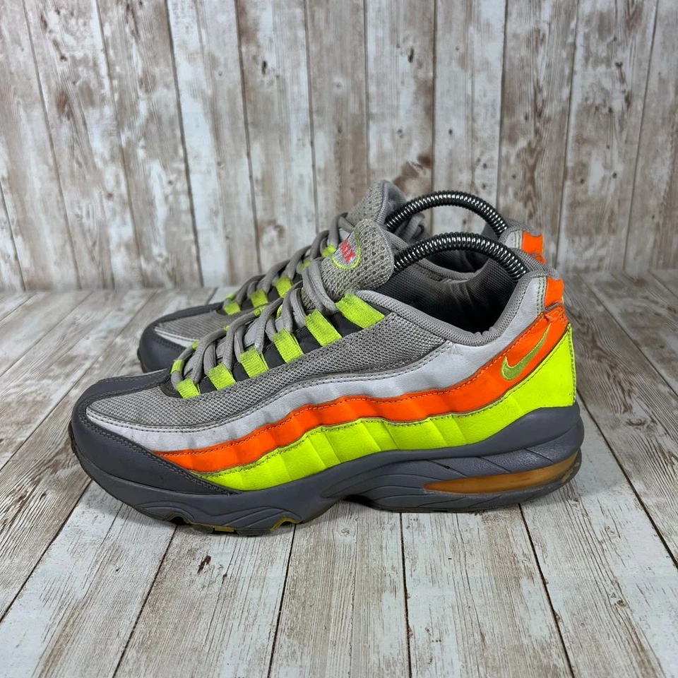 Nike Air Max 95 Tenis Neón Naranja Voltio Gris Atlético Niños 7 Mujeres 8.5 Foto 2 de 4