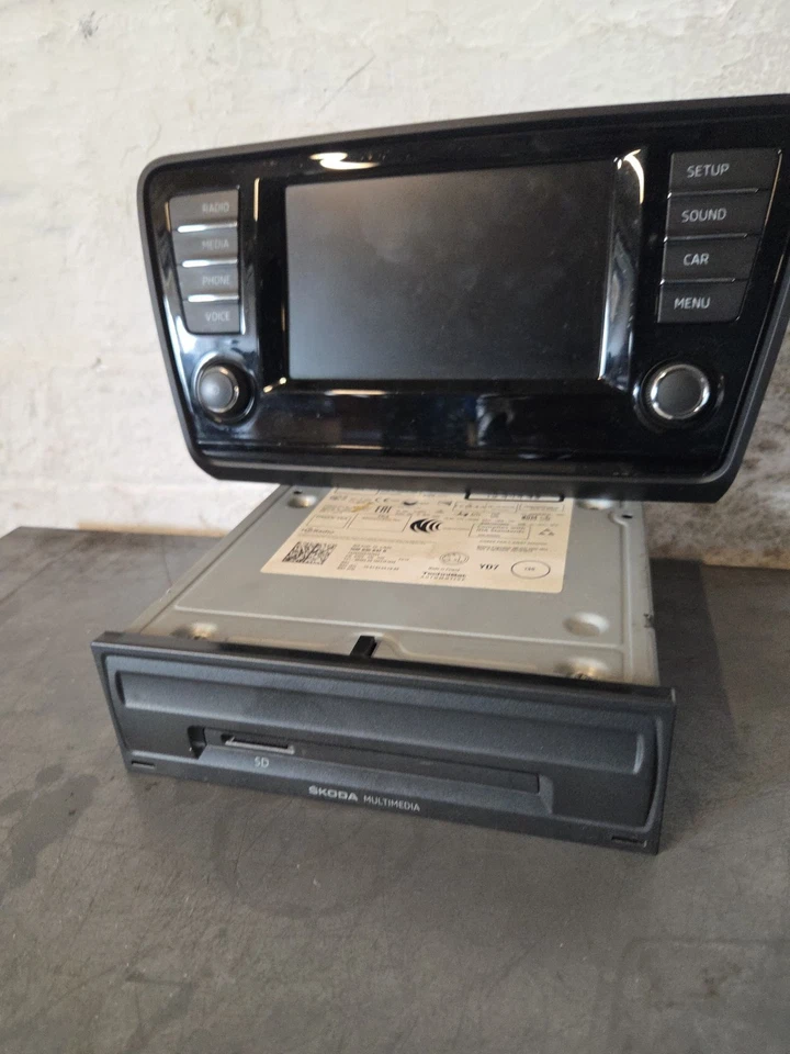 Skoda Octavia 2014 On Sat Nav Head Unit SD Multimedia Unit 5E0919605H 5Q0035842B - Image 2 of 4
