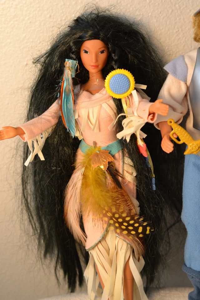 Boneca Disney Pocahontas, John Smith, Kocoum? 38 itens imperdíveis - Imagem 4 de 4