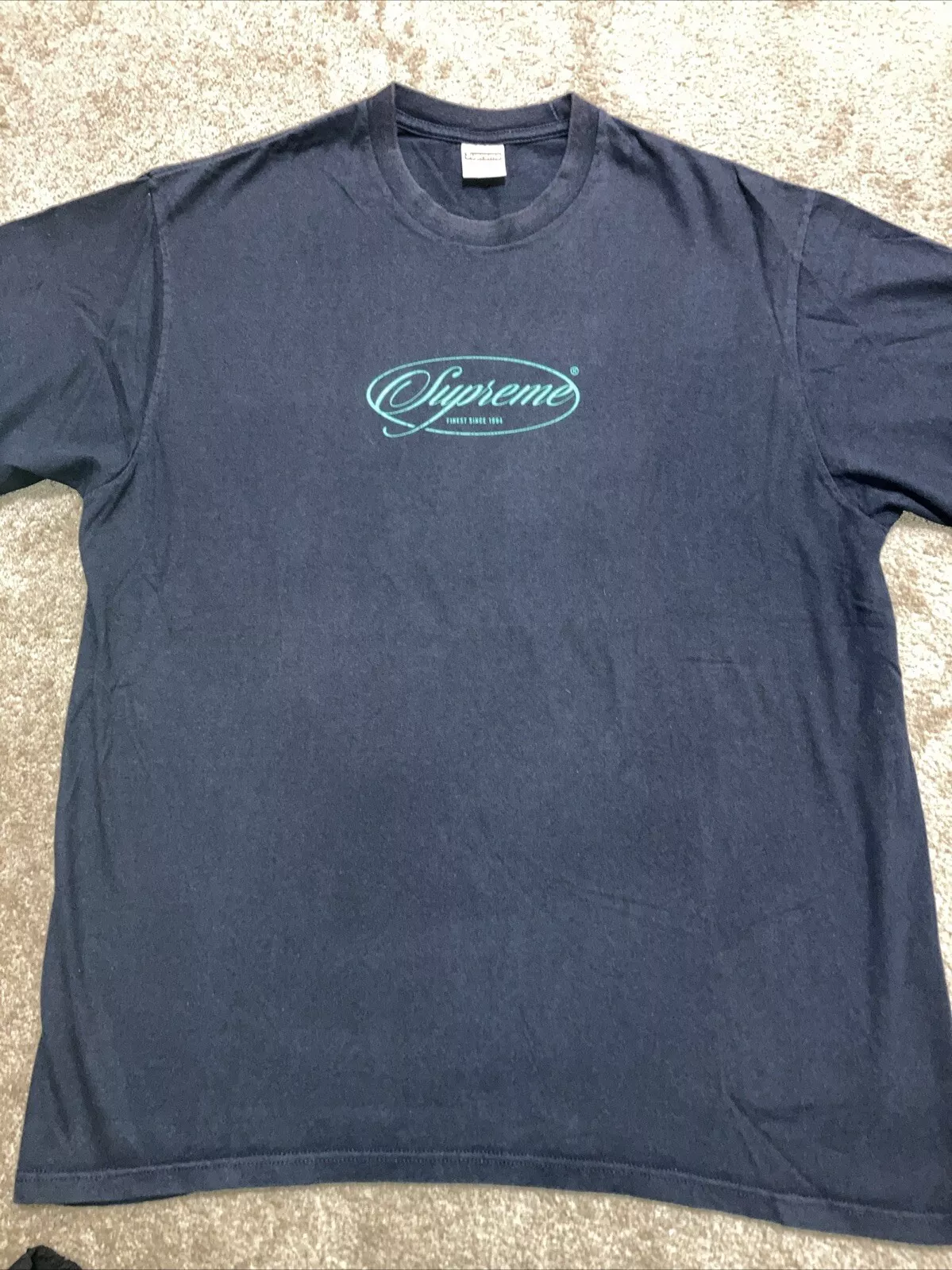 Tee shirt bleu marine Supreme logo New York boîte taille L
