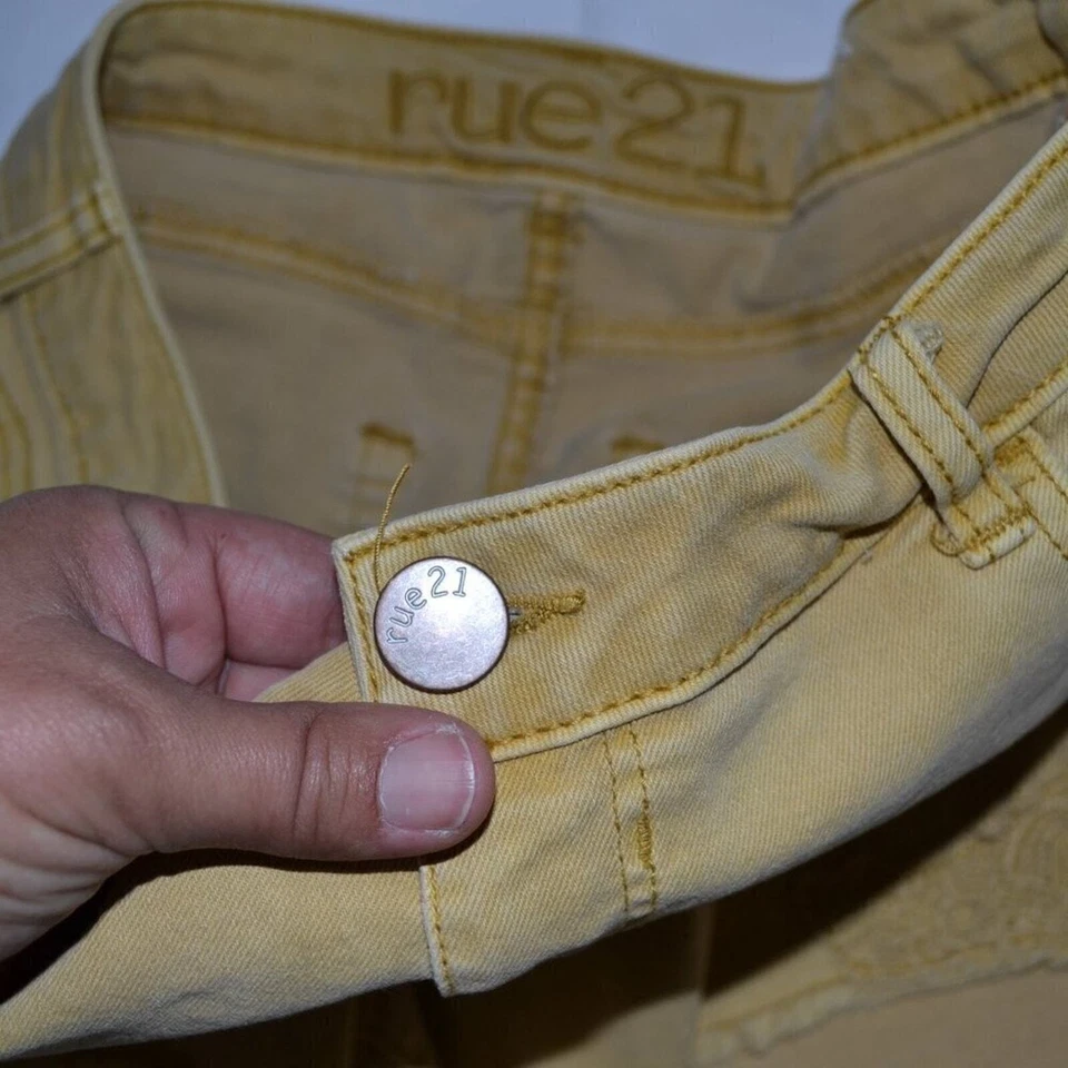 Pantalones cortos de encaje mostaza Rue21 11/12 Foto 4 de 4