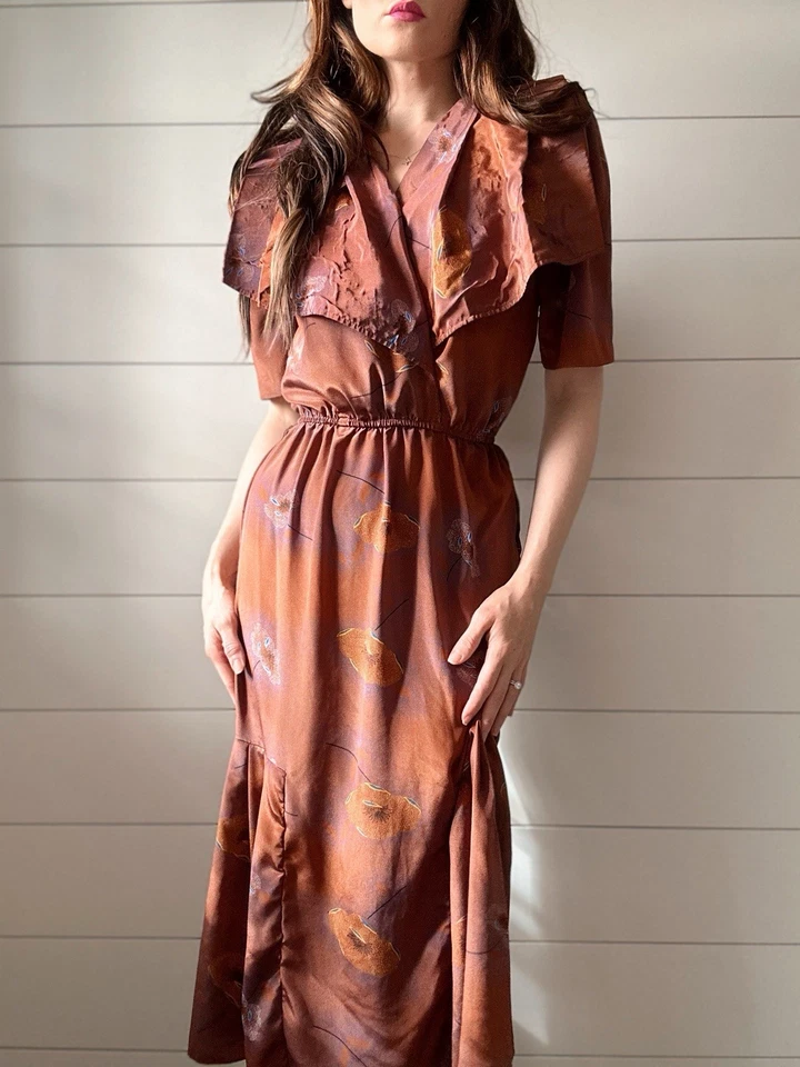 Solapas de acento estilo lápiz de vestido vintage inspirado en la década de 1930 por influencia positiva Foto 3 de 4