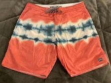 Billabong Sundays Lo Tides Multi-Color Abstract Board Shorts  Size 33