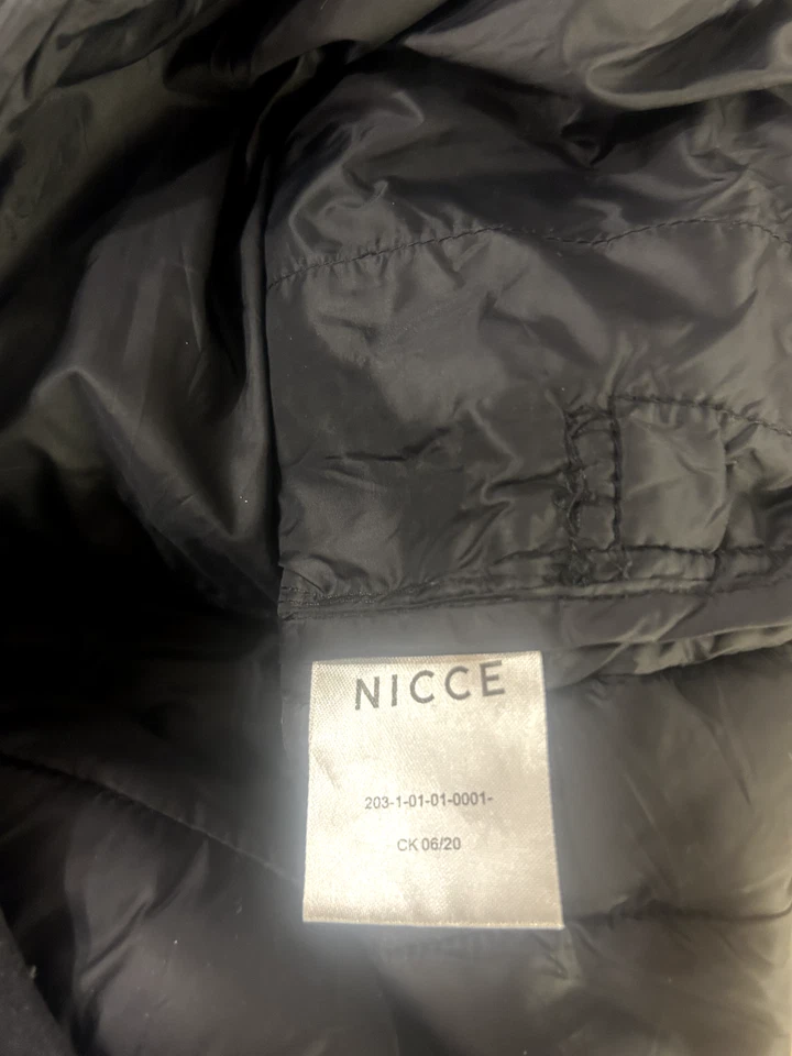 JAQUETA MASCULINA MÉDIA NICCE SEM MANGAS PRETA COM ZÍPER COMPLETO LEVE PUFFER GILET- - Imagem 4 de 4