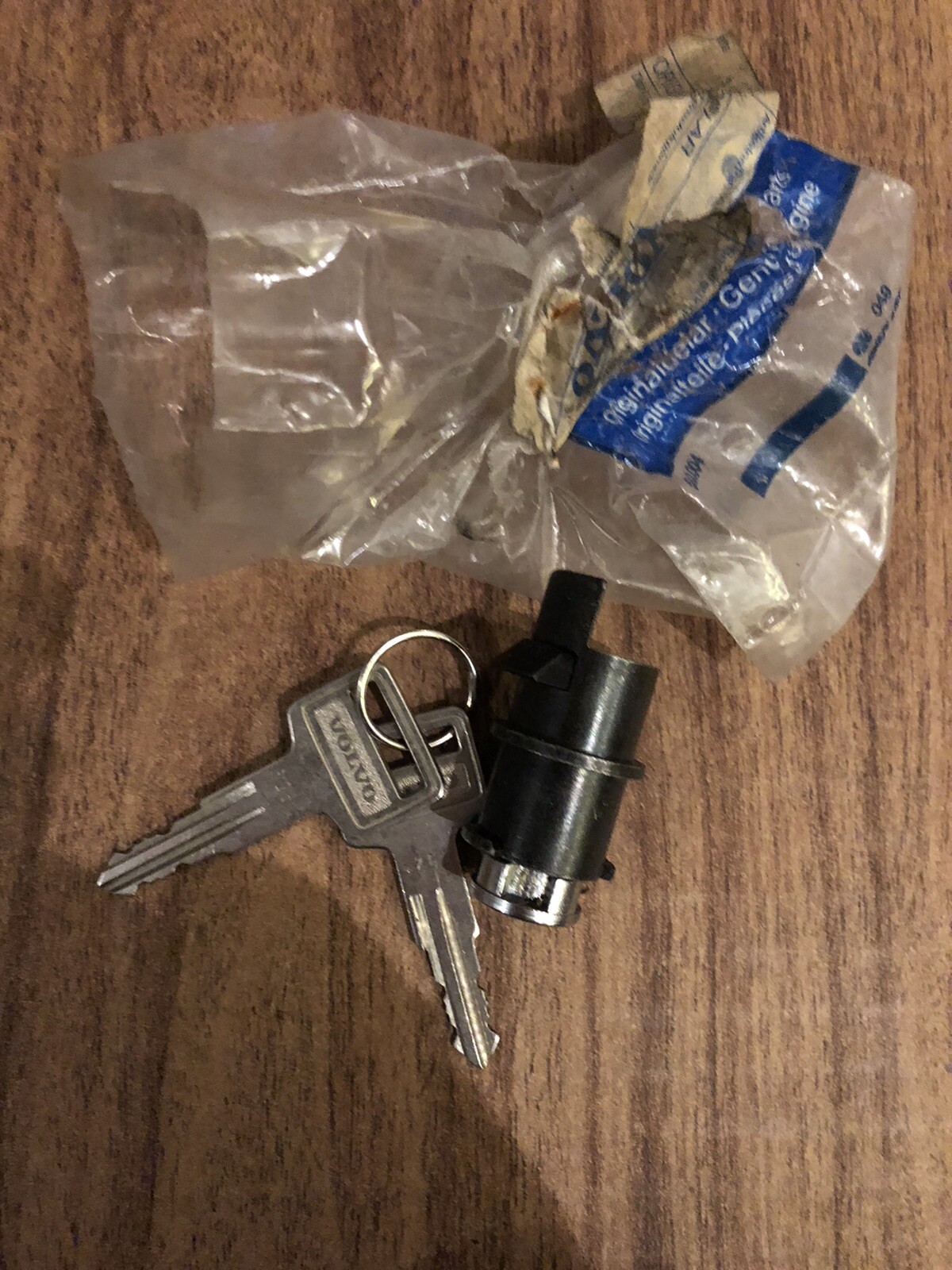 Verrou boîte à gants OEM 1202224 pour Volvo 242 et 244 : kit de fermeture tableau de bord vintage
