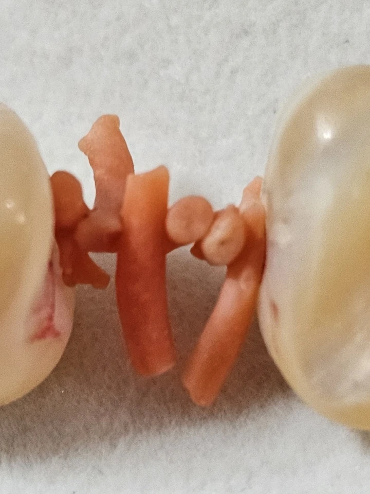 Collana Vintage In Corallo Rosa E Madreperla Gancino Argento 925 - Immagine 4 di 4