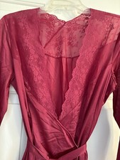 Vintage Vanity Fair Long Tie Front Lace Trim Robe Burgundy Women  s Size 38