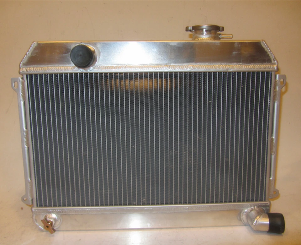 2"Core Thick Aluminum Radiator For 1968-73 Datsun 510/1600/2000/521 Pickup 1.6L - Image 4 of 4
