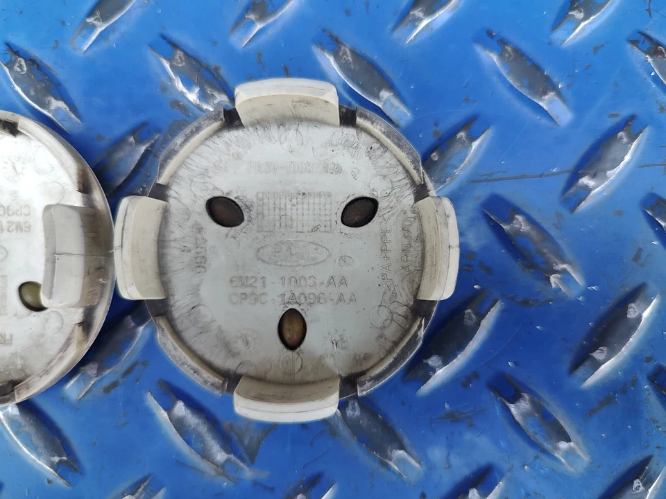 Tapacubos centrales para llantas Ford Mustang GT 2015-2023 FR3V-1003-A Foto 4 de 4