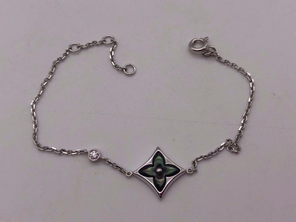 Authentic Louis Vuitton BB Star Blossom 750 18KT White Gold Authentic Louis Vuitton BB Star Blossom 750 18KT White Gold