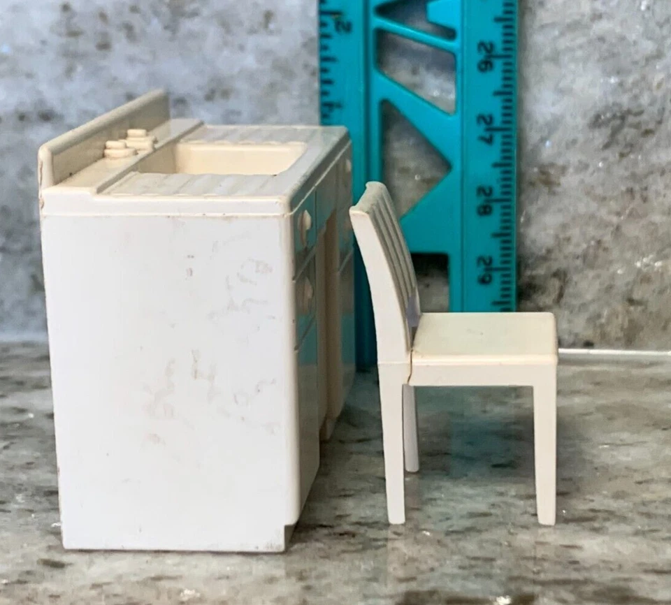 Fregadero y silla de cocina vintage de muebles de muñeca de juguete Marx Foto 4 de 4
