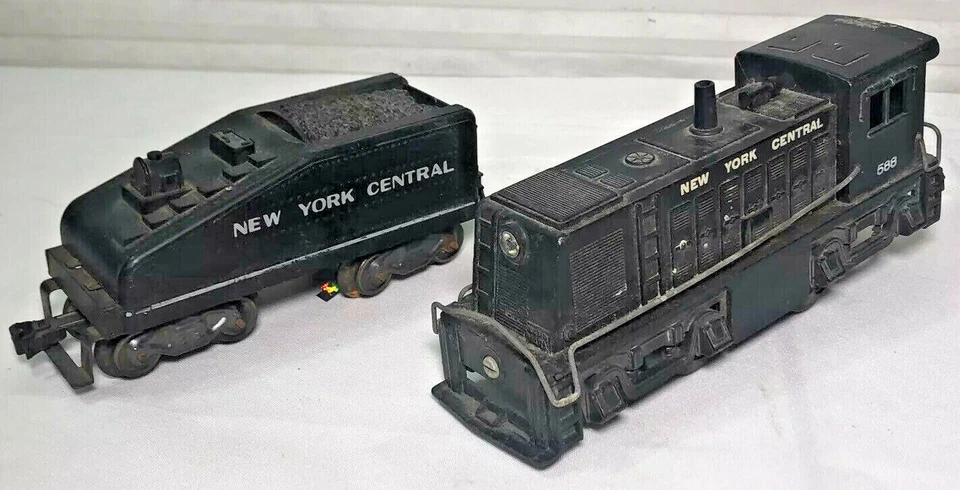 MARX Diesel #588 New York Central Locomotives & tender - Image 3 of 4