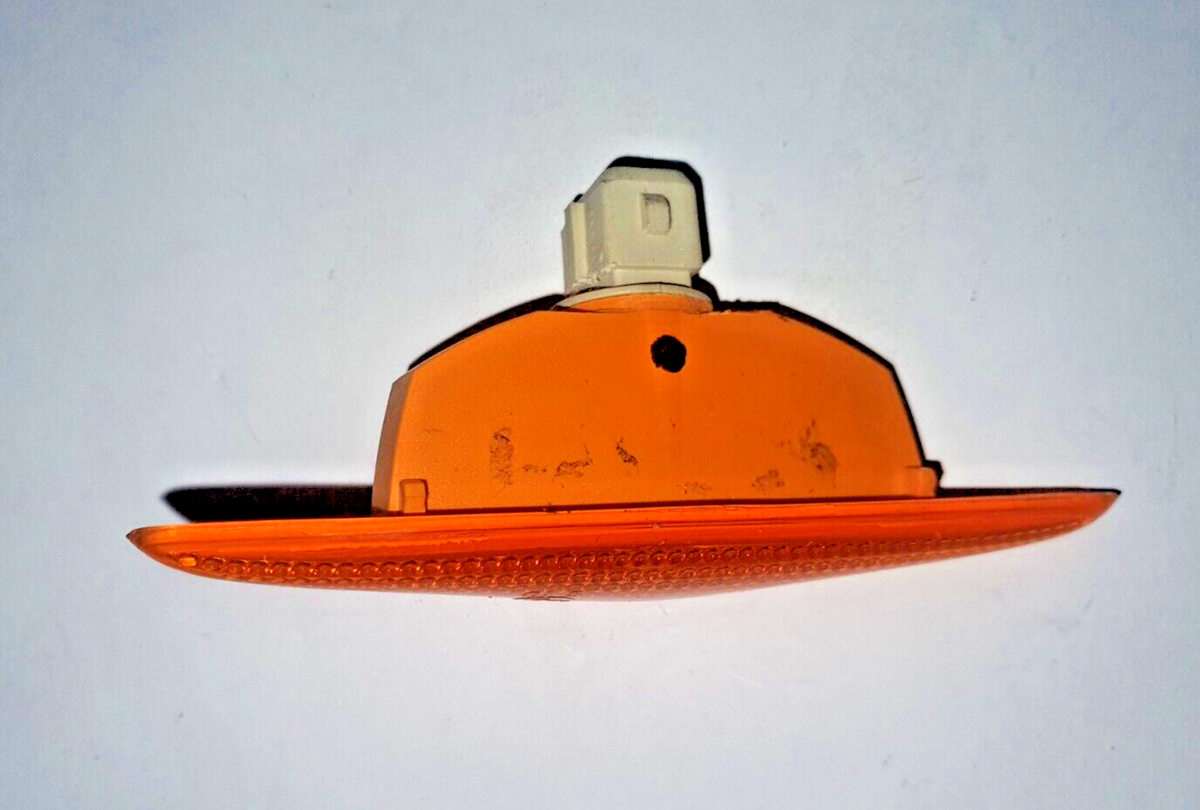 PN: 410953081 SIDE TURN INDICATOR LIGHT For Lamborghini Murcielago