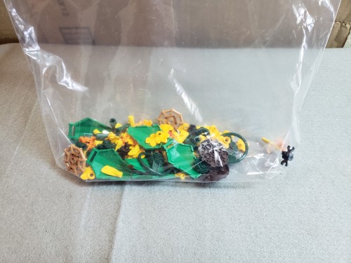 LEGO Botanicals: Sunflowers (40524) Pre-owned, No book/box - Picture 4 of 7
