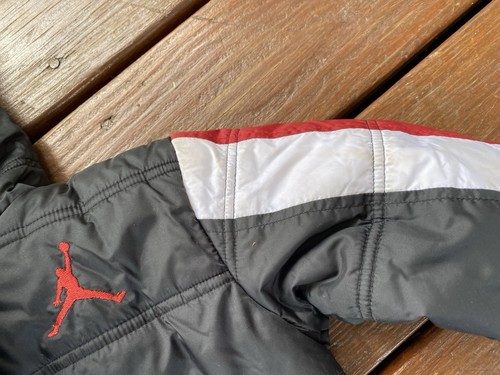 Air Jordan Basketball Varsity Puffer Coat Black Red Boys Size S 6 Hooded - Picture 8 of 8