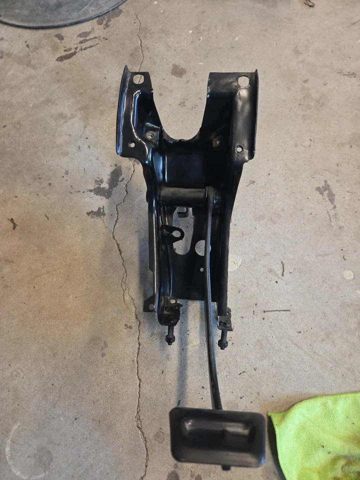 Conjunto de pedal de freno para camioneta Chevy 68 69 70 71 72 1967 acero pintado negro Foto 2 de 4