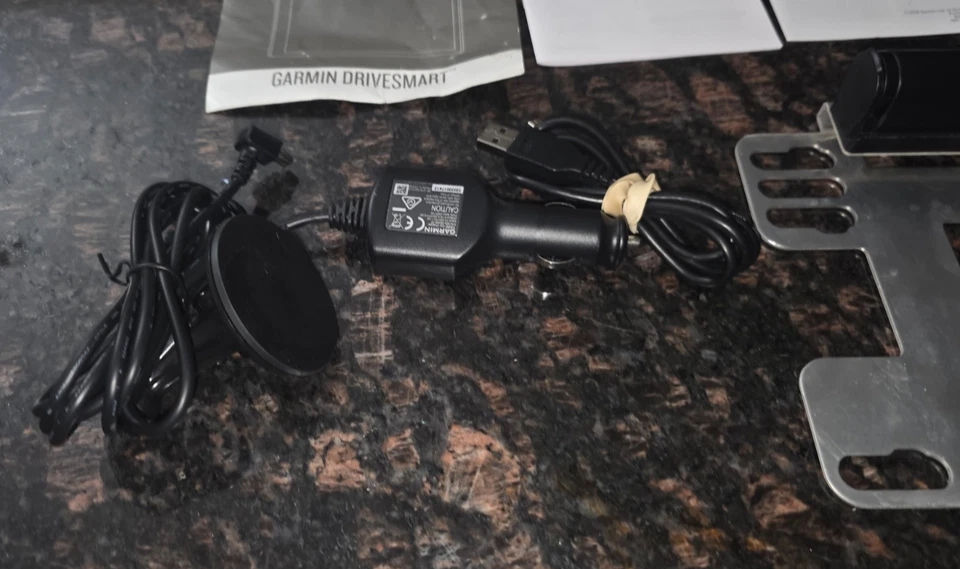 Garmin DriveSmart 65 & Traffic with Garmin BC 40 Wireless Backup Camera Bundle - Image 4 of 4