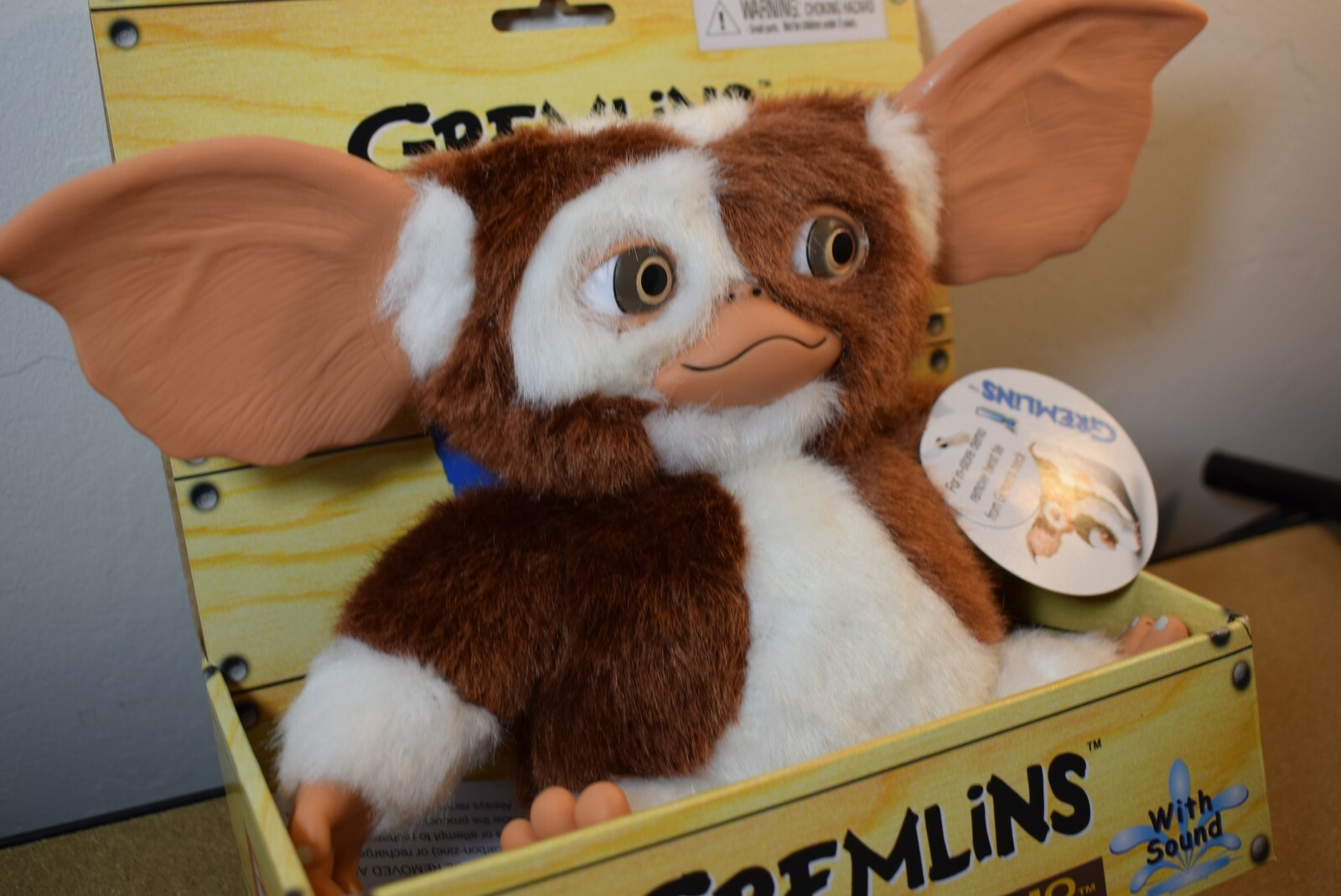 gizmo singing and dancing toy