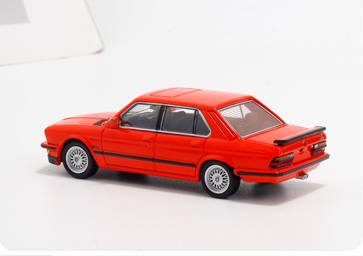 BMW M5 ミニカー 1/43 スケール 1:43 BMW M5 E60 Silver Dealer Authentic Diecast Model Car | eBay