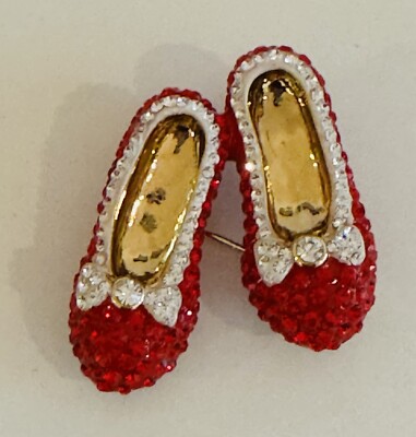 Butler Wilson Crystal Enamel Small Red Dorothy Shoe Brooch New UK